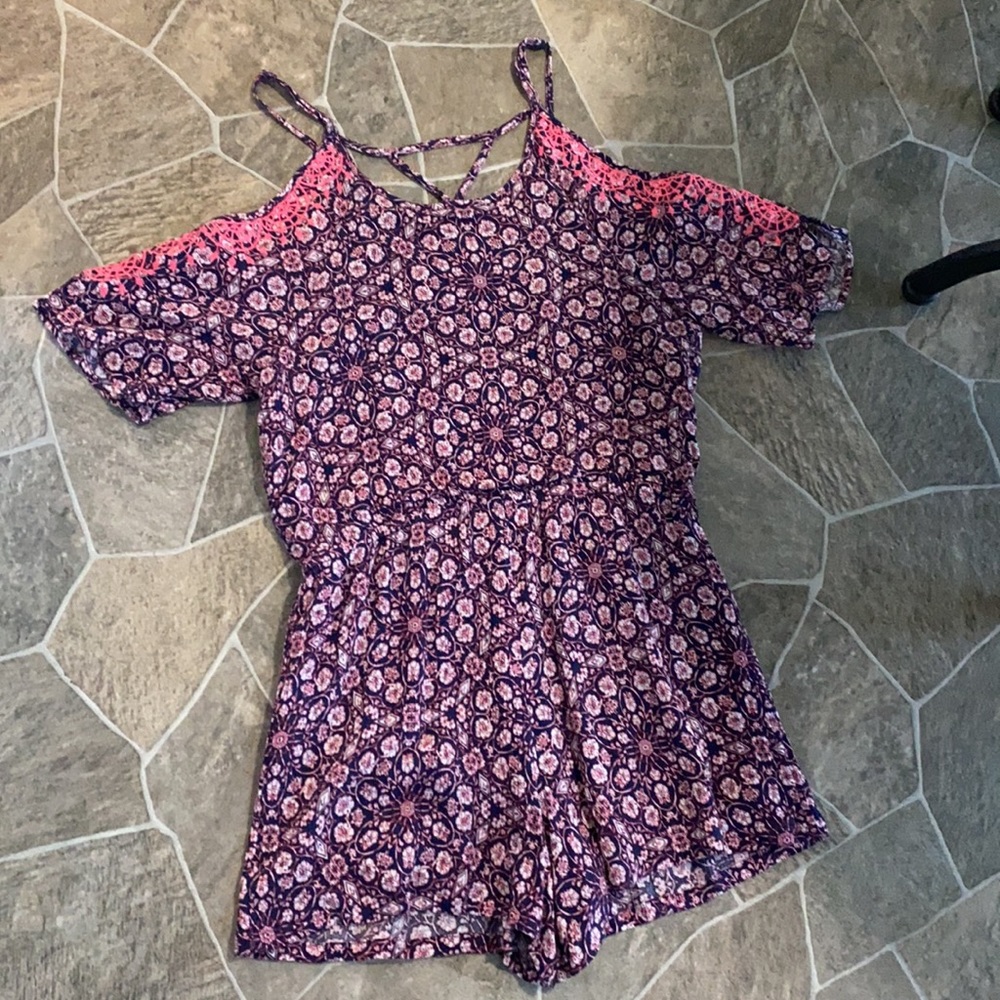 Cold Shoulder Romper - Picture 5 of 7